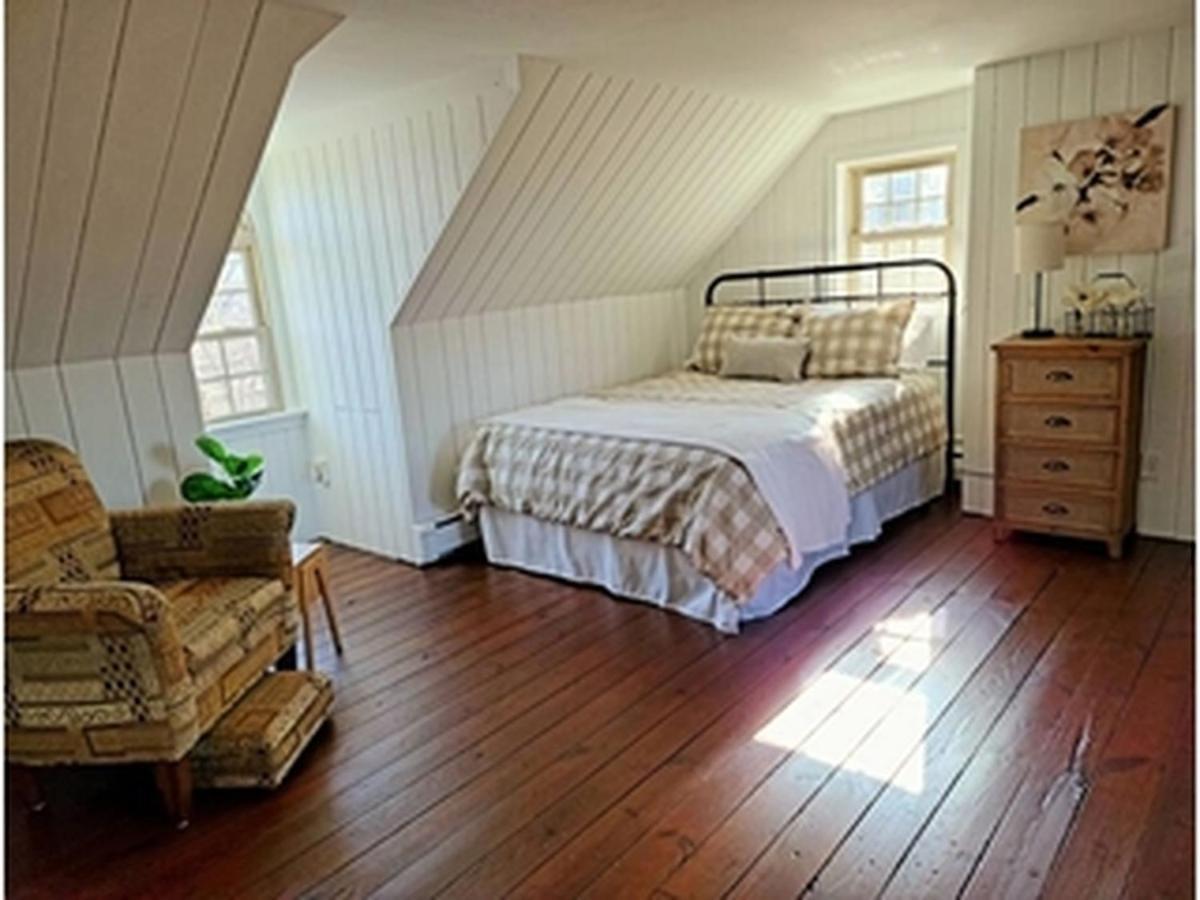 Downingtown Manor - 1900S Farmhouse With Creek Views المظهر الخارجي الصورة