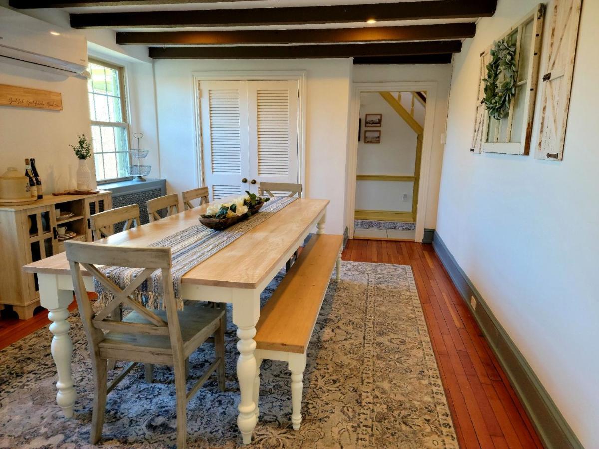 Downingtown Manor - 1900S Farmhouse With Creek Views المظهر الخارجي الصورة