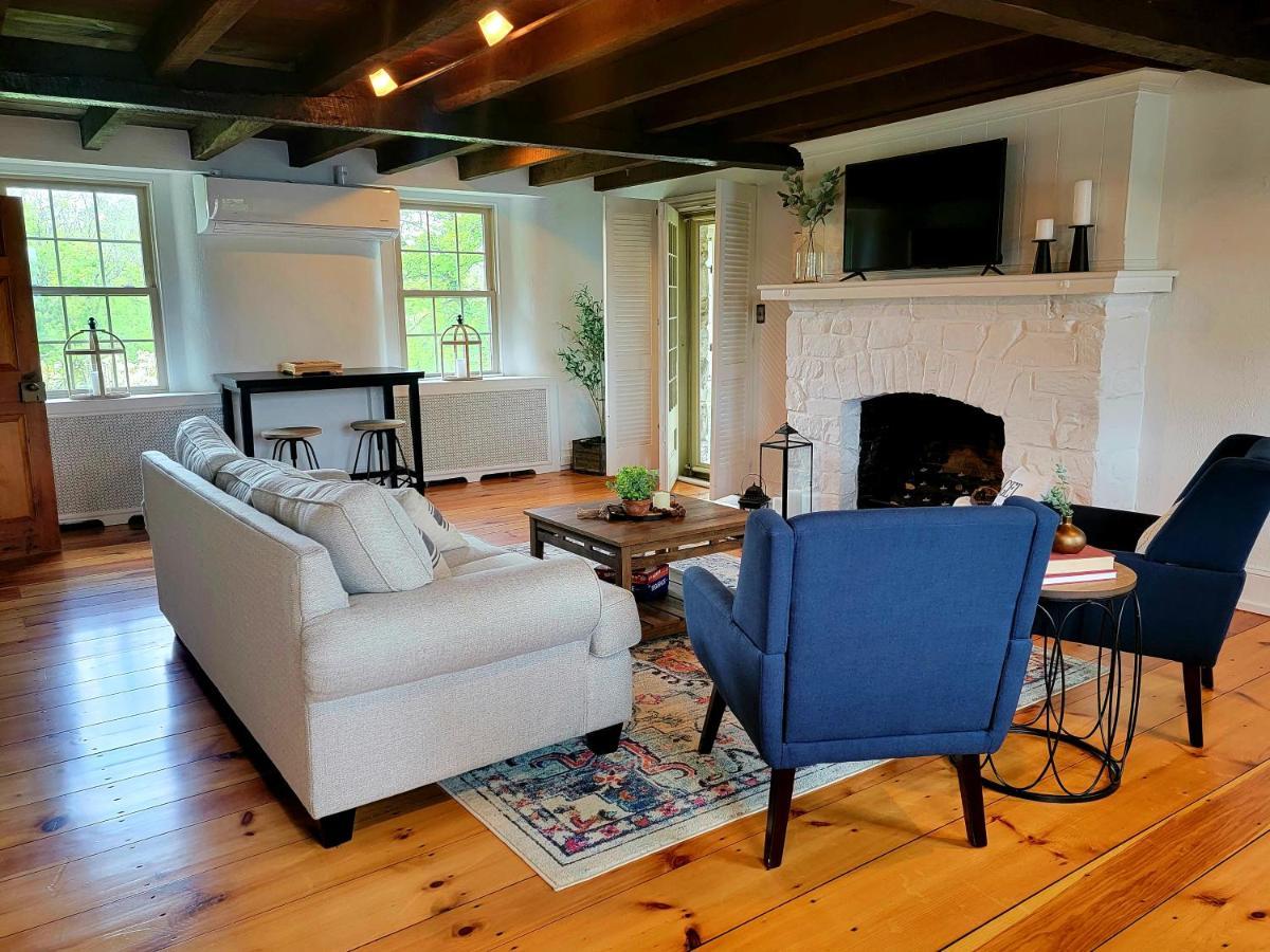 Downingtown Manor - 1900S Farmhouse With Creek Views المظهر الخارجي الصورة