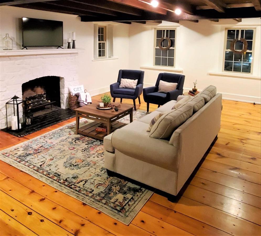 Downingtown Manor - 1900S Farmhouse With Creek Views المظهر الخارجي الصورة