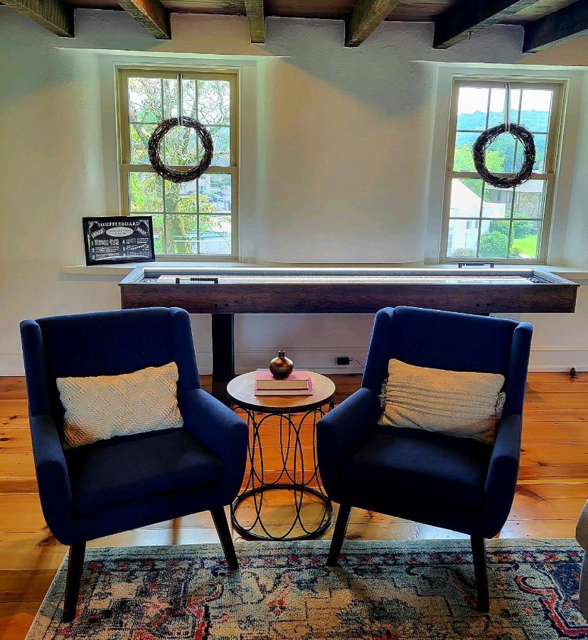 Downingtown Manor - 1900S Farmhouse With Creek Views المظهر الخارجي الصورة