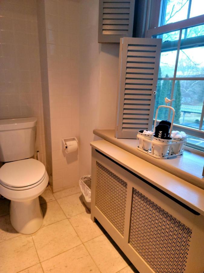 Downingtown Manor - 1900S Farmhouse With Creek Views المظهر الخارجي الصورة