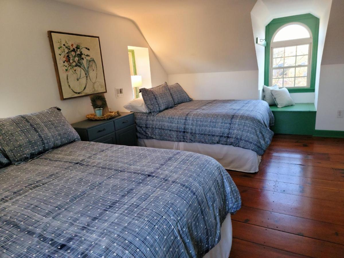 Downingtown Manor - 1900S Farmhouse With Creek Views المظهر الخارجي الصورة